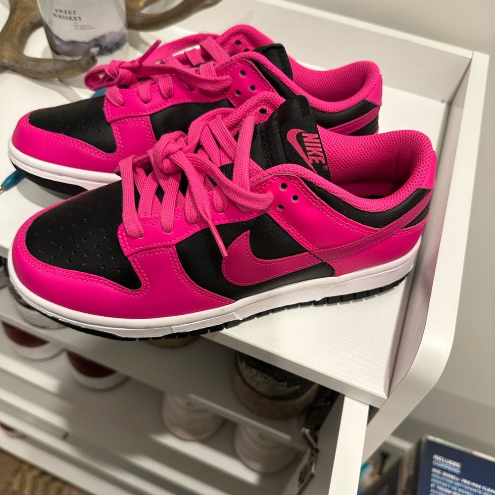 Hot pink and black ladies Nike dunks. 7.5